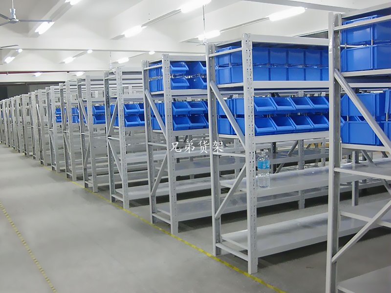 選購(gòu)中型倉(cāng)儲(chǔ)貨架時(shí),看重價(jià)格還是質(zhì)量